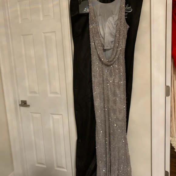 Stunning backless Amanda-Lina silver stone gown - Picture 2 of 5